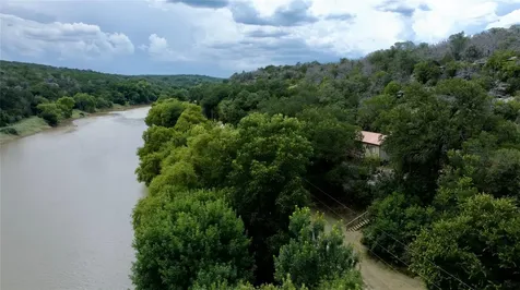 2212 N River Road Lampasas TX 76550