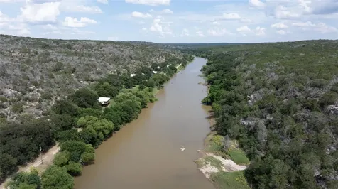 2212 N River Road Lampasas TX 76550