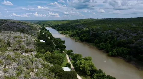 2212 N River Road Lampasas TX 76550