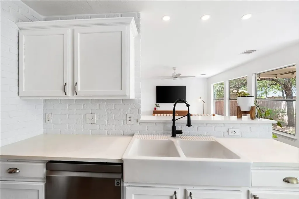 1704 Mcdowell Bend Leander TX 78641