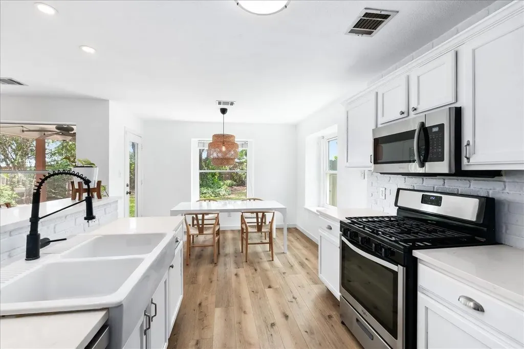 1704 Mcdowell Bend Leander TX 78641