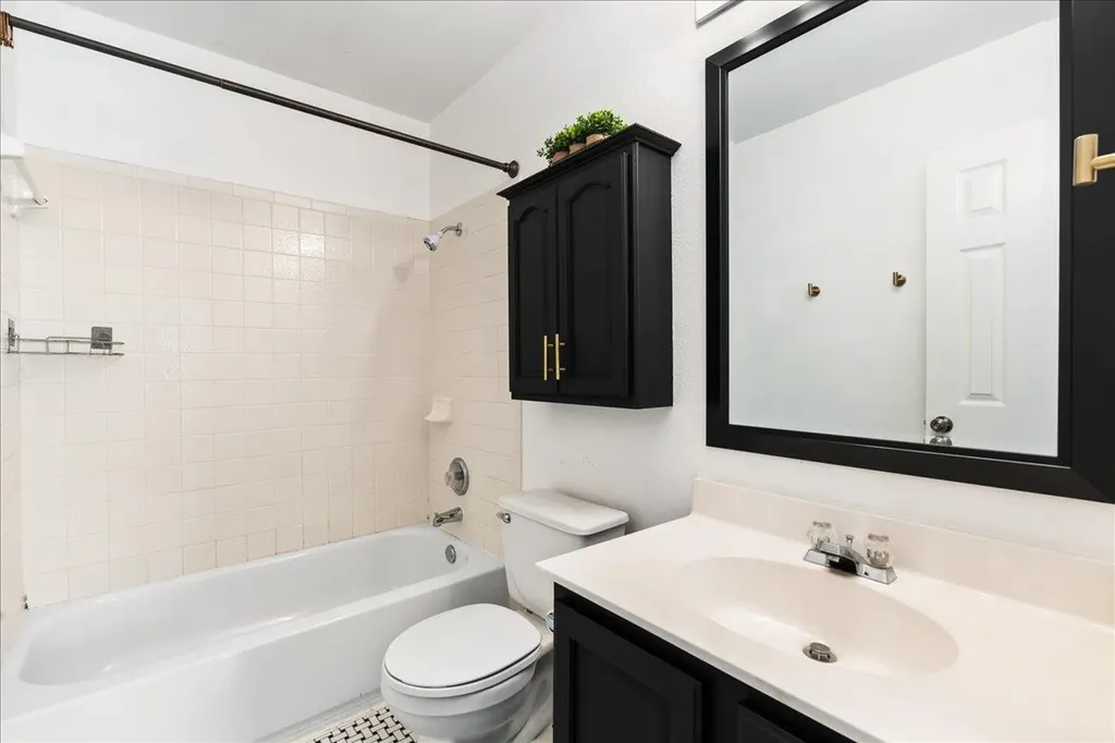 1704 Mcdowell Bend Leander TX 78641