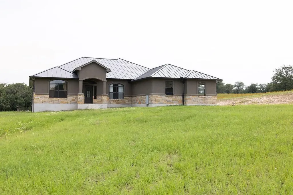 111 Powder Ridge Luling TX 78648