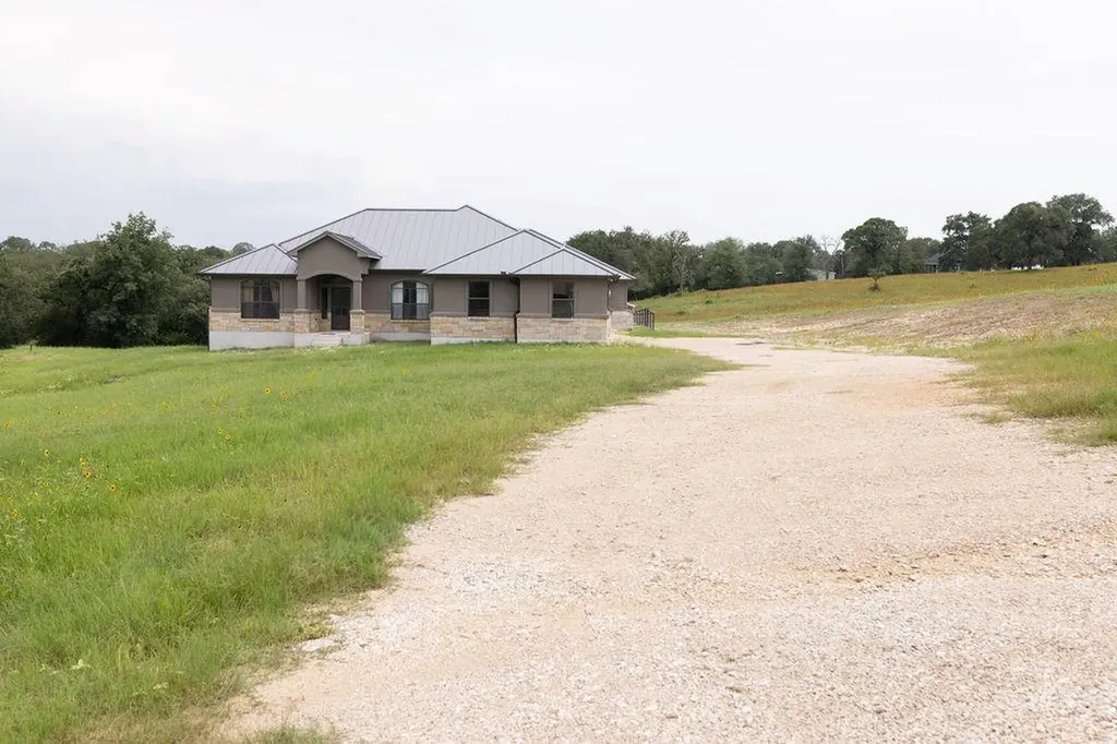 111 Powder Ridge Luling TX 78648