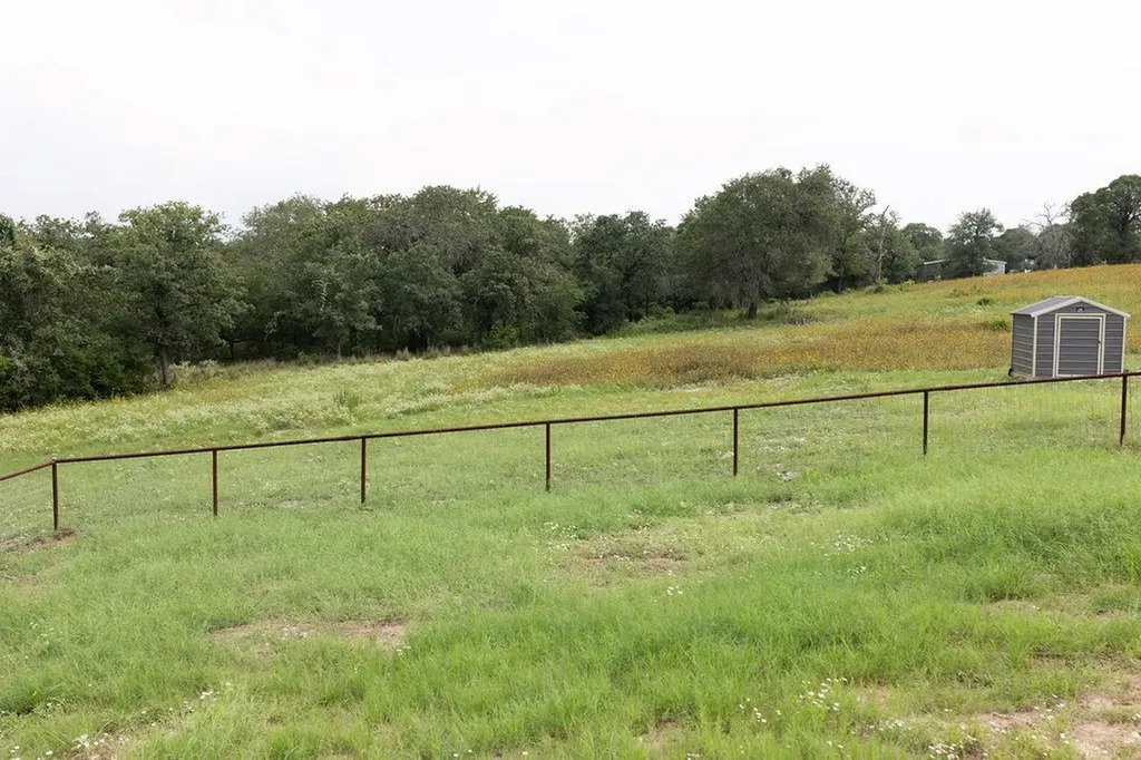 111 Powder Ridge Luling TX 78648