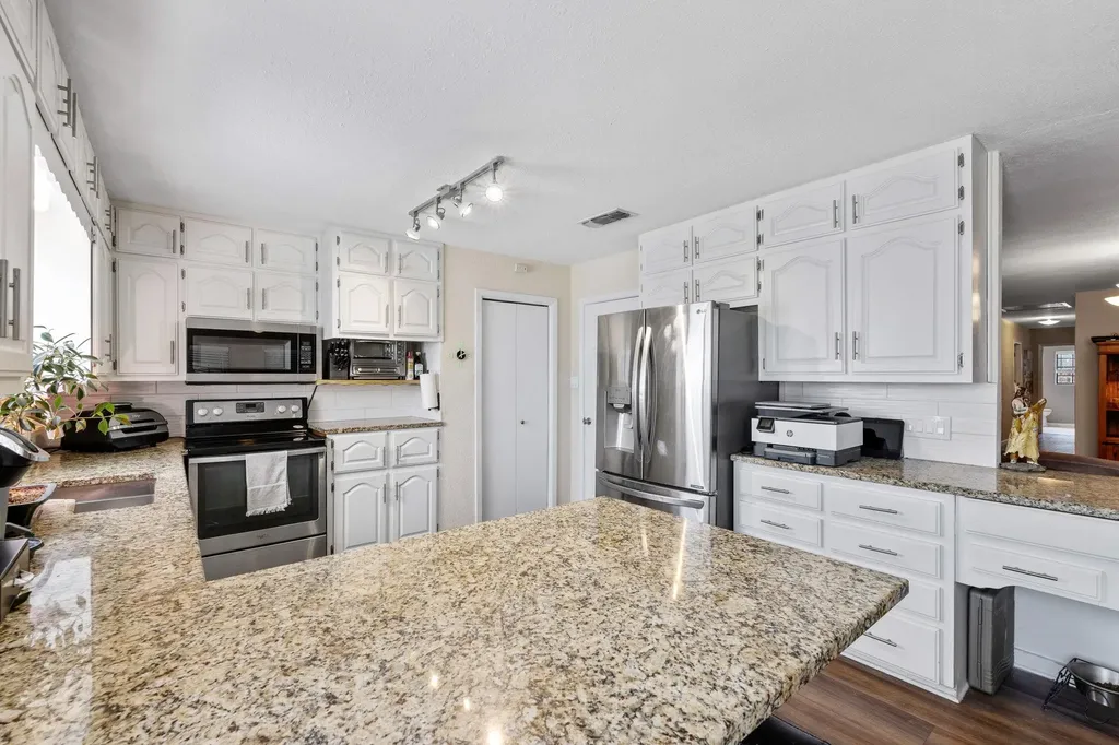 3704 Austin Cove Lago Vista TX 78645