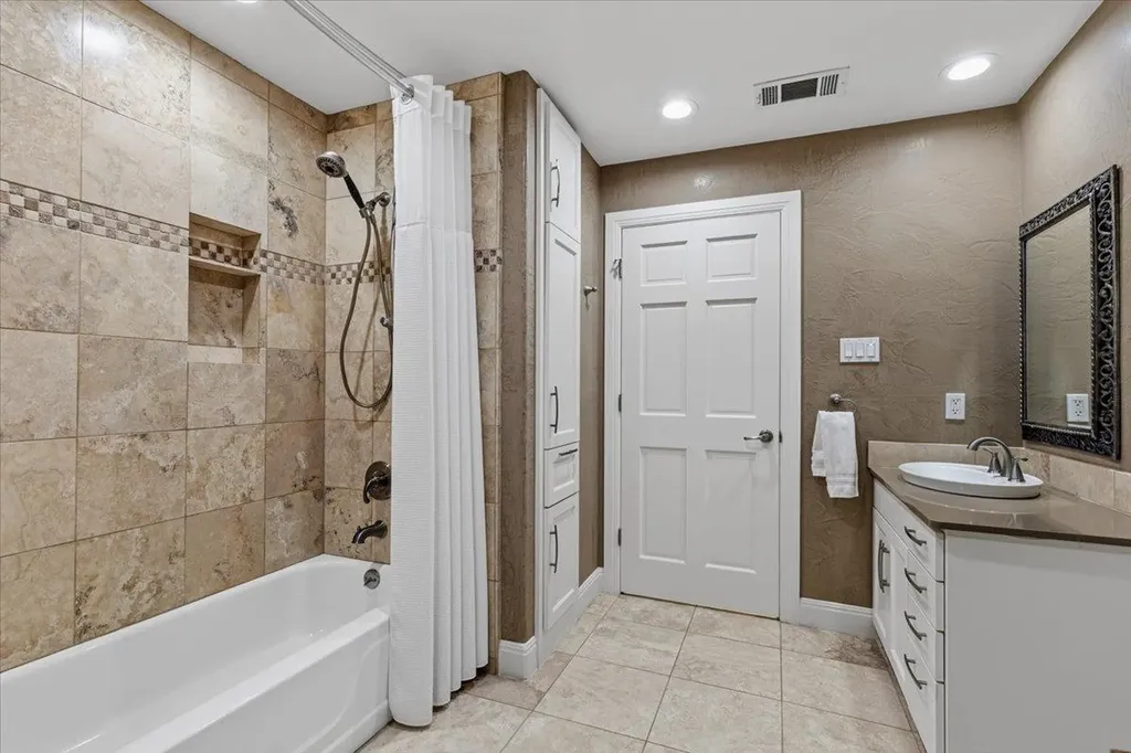 25207 Lake View Drive Spicewood TX 78669