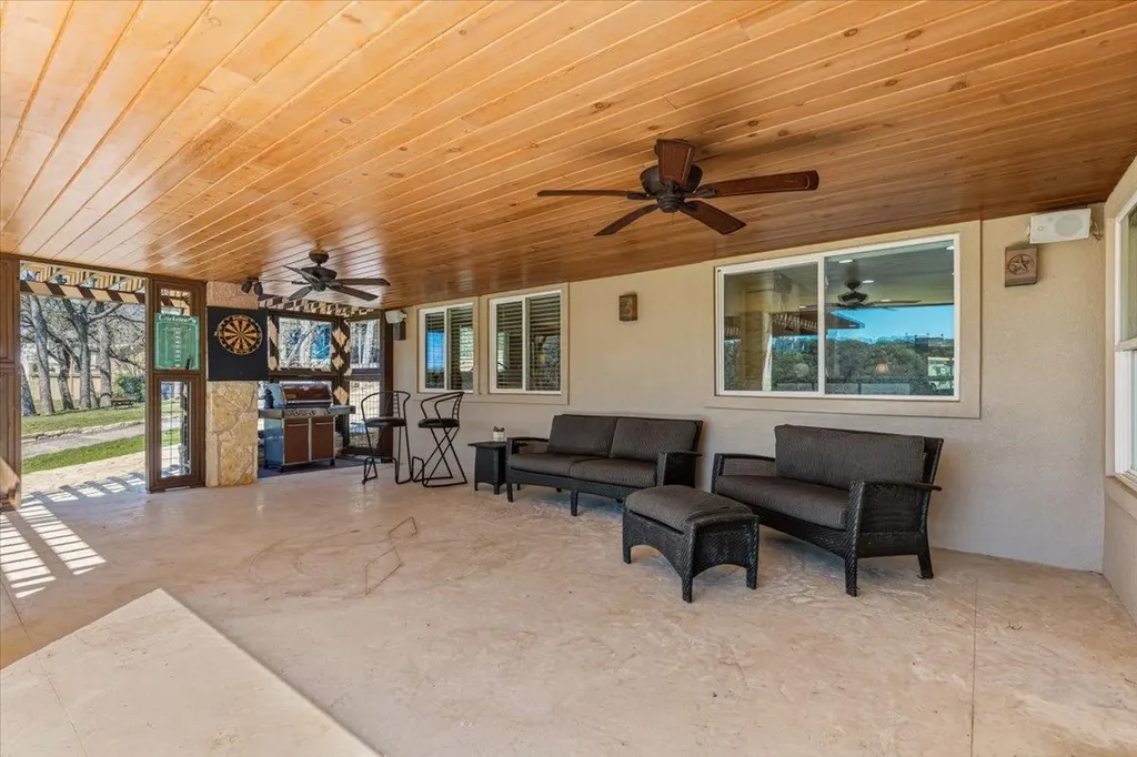 25207 Lake View Drive Spicewood TX 78669