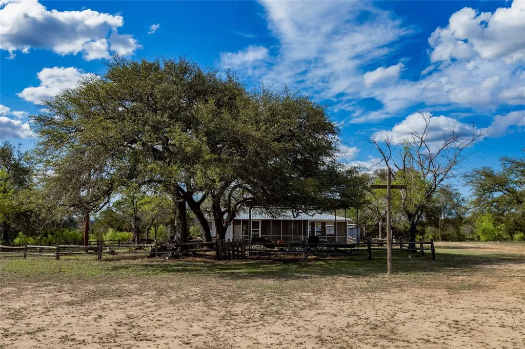 9939 County Road 404 Spicewood TX 78669