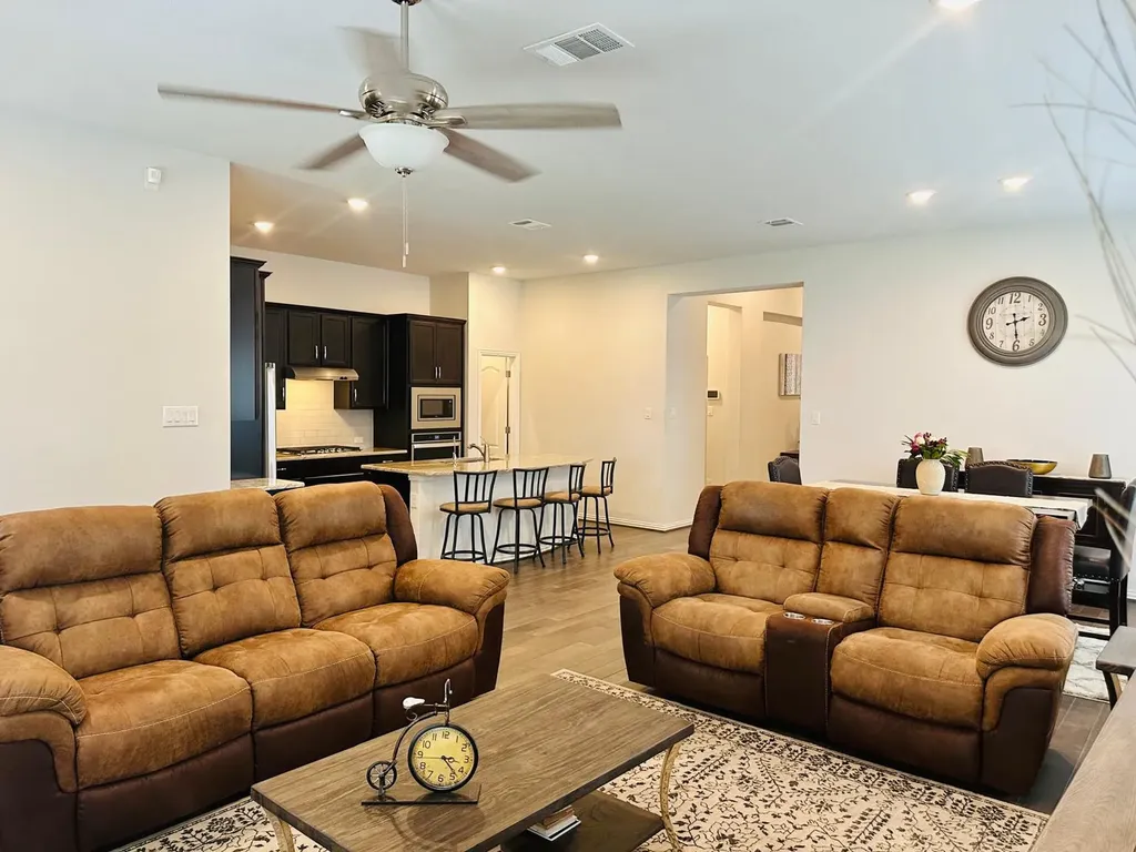 862 Leadtree Loop Buda TX 78610