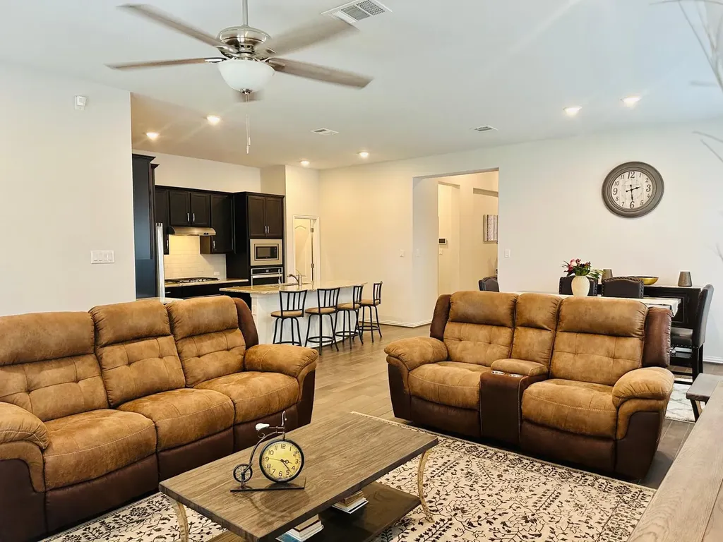 862 Leadtree Loop Buda TX 78610
