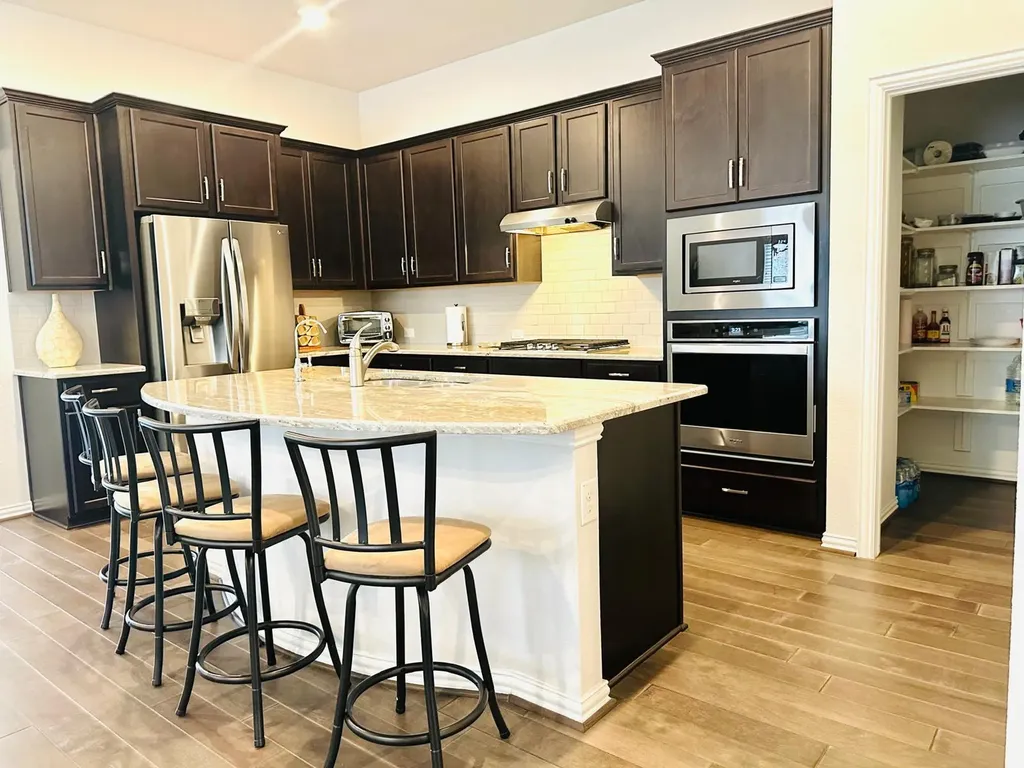 862 Leadtree Loop Buda TX 78610
