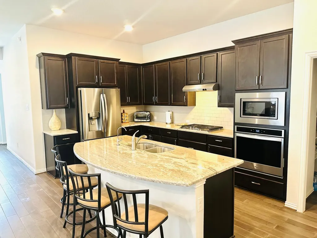 862 Leadtree Loop Buda TX 78610