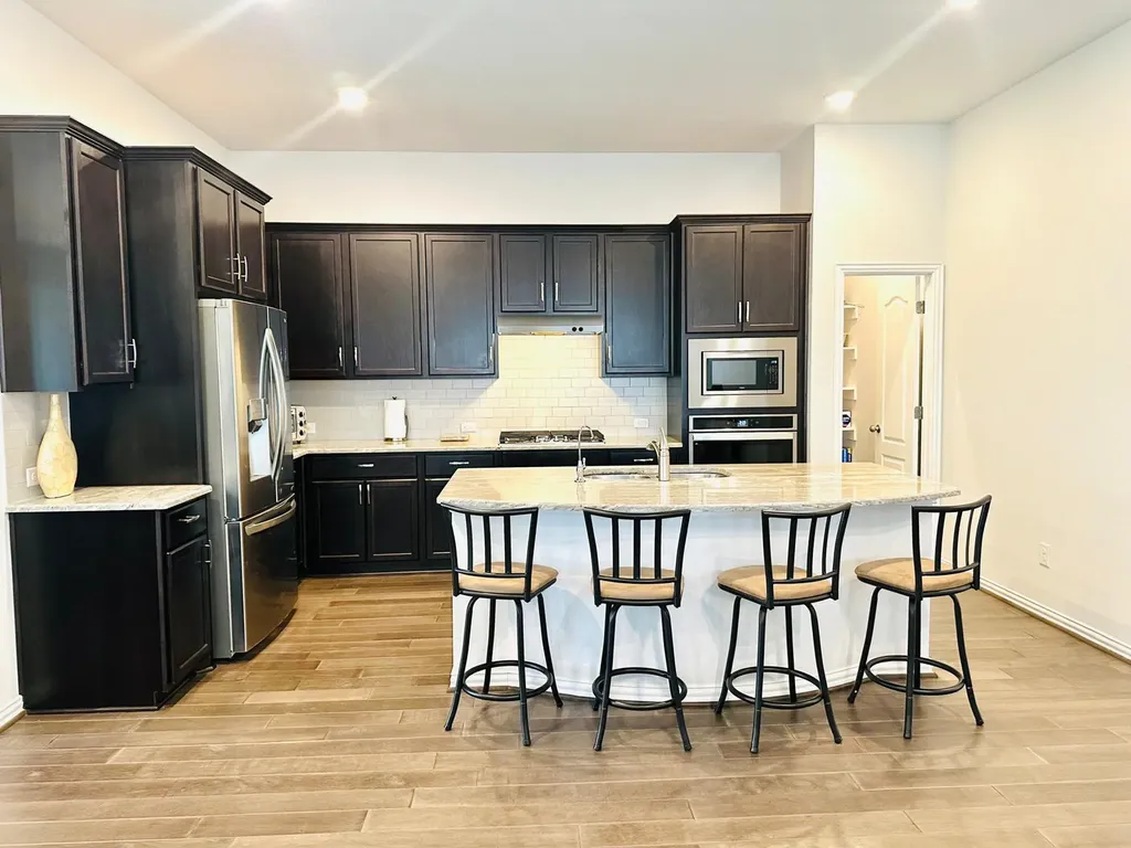 862 Leadtree Loop Buda TX 78610