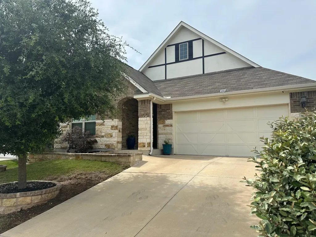 862 Leadtree Loop Buda TX 78610