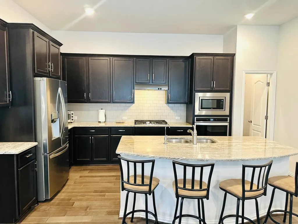 862 Leadtree Loop Buda TX 78610