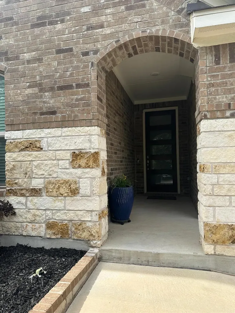 862 Leadtree Loop Buda TX 78610