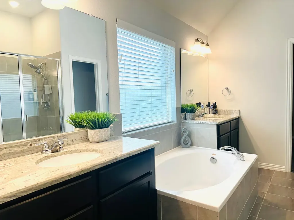 862 Leadtree Loop Buda TX 78610