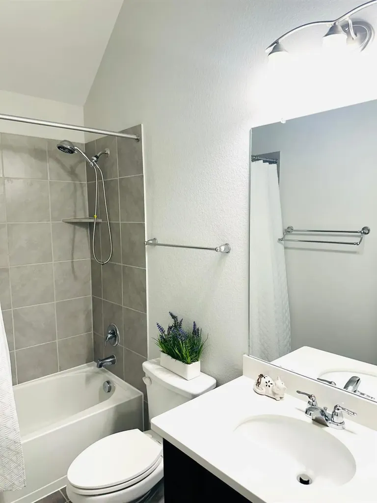 862 Leadtree Loop Buda TX 78610