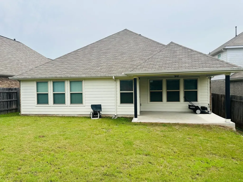 862 Leadtree Loop Buda TX 78610