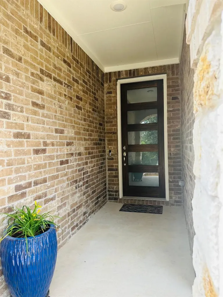 862 Leadtree Loop Buda TX 78610