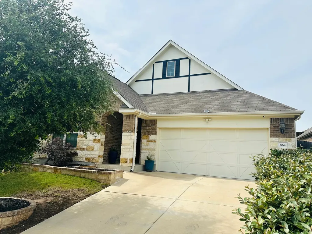 862 Leadtree Loop Buda TX 78610