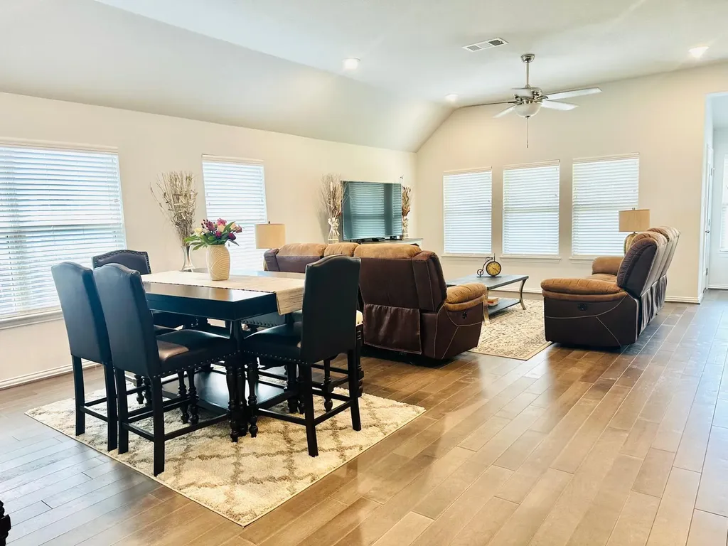 862 Leadtree Loop Buda TX 78610