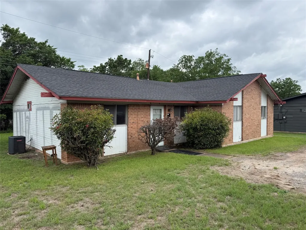 1303 Falcon Cove Austin TX 78745