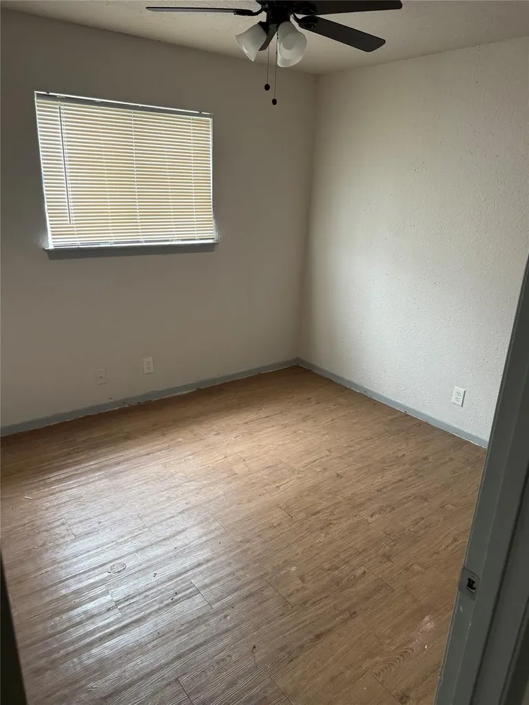 1303 Falcon Cove Austin TX 78745