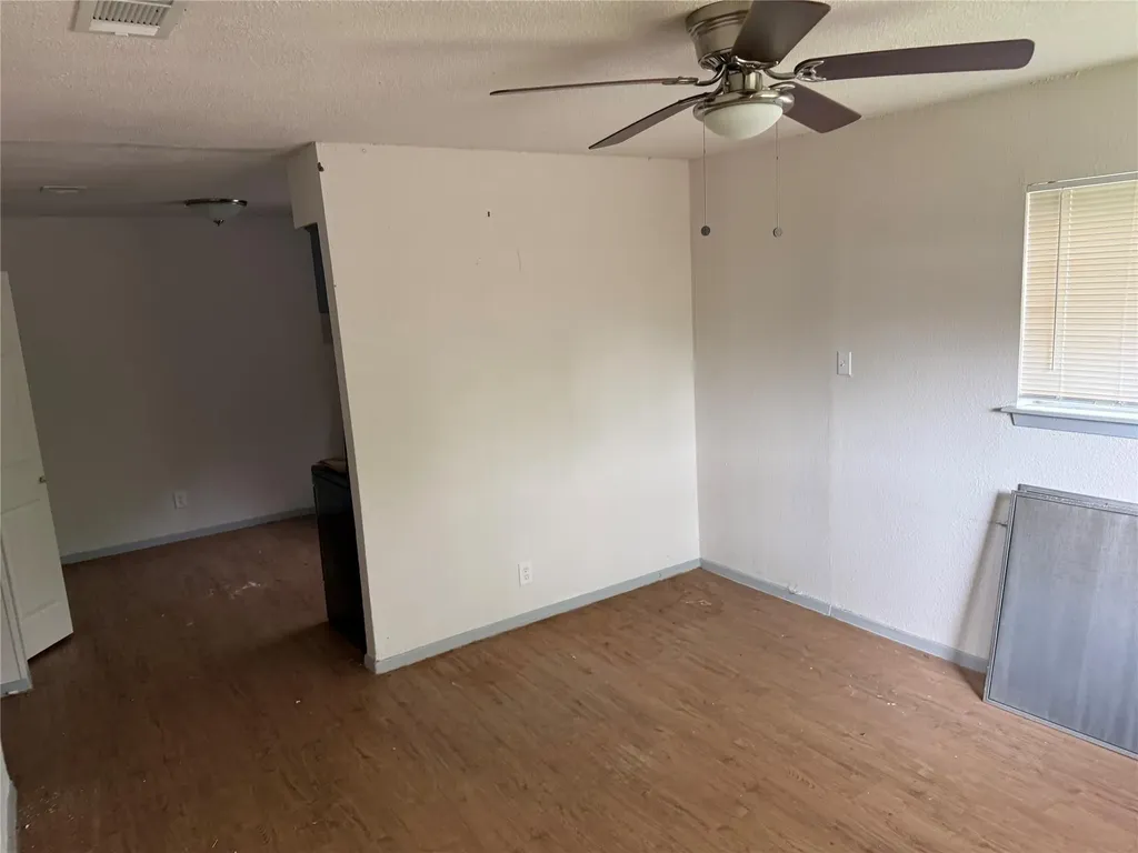 1303 Falcon Cove Austin TX 78745