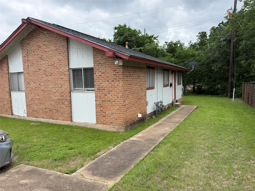 1303 Falcon Cove Austin TX 78745
