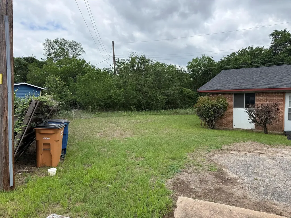 1303 Falcon Cove Austin TX 78745