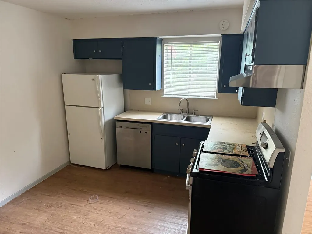 1303 Falcon Cove Austin TX 78745