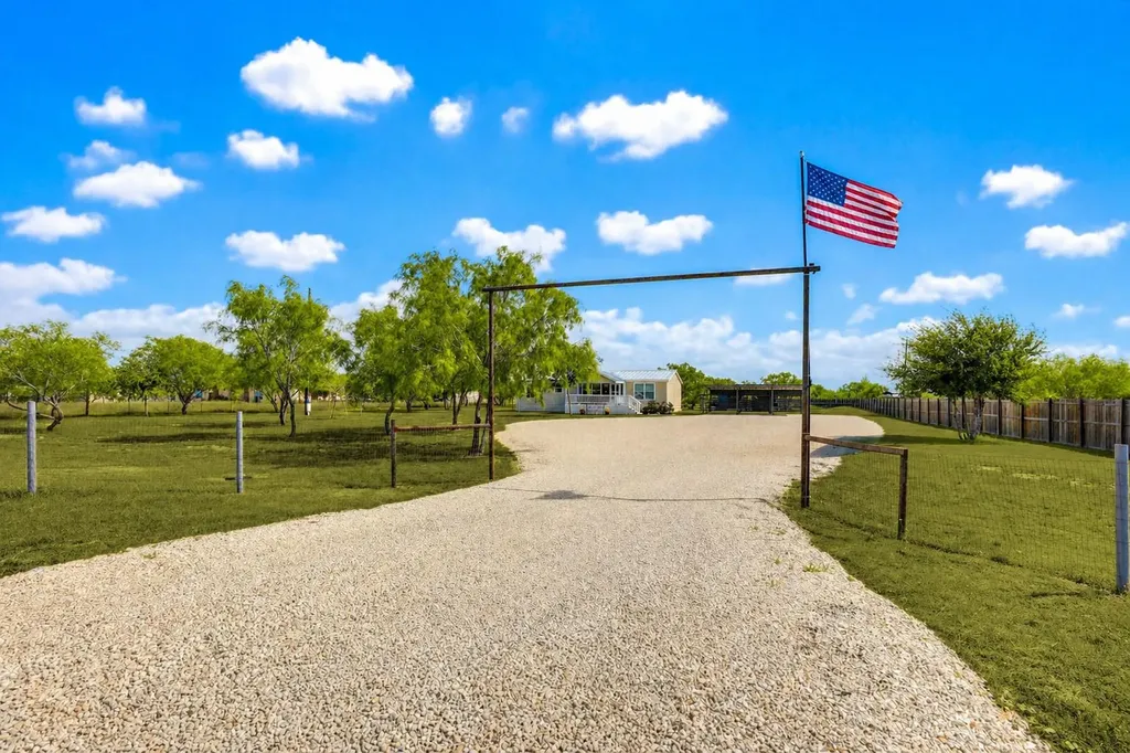 269 Callihan Road Lockhart TX 78644