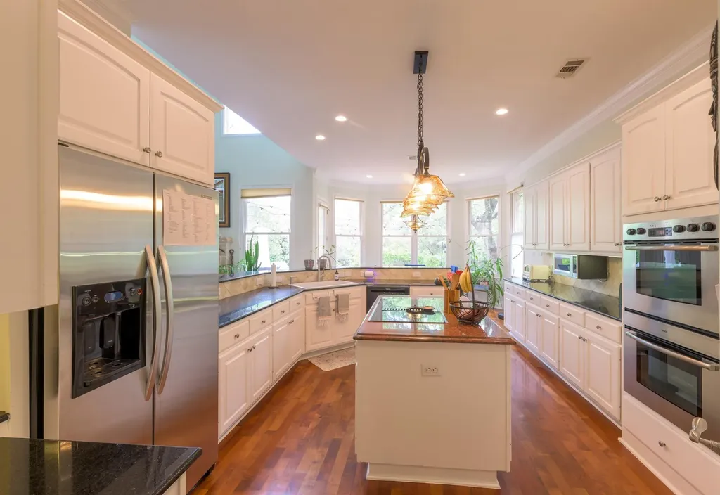 2013 Rue De St Tropez Austin TX 78746