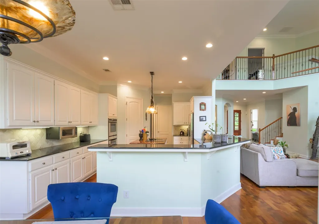 2013 Rue De St Tropez Austin TX 78746