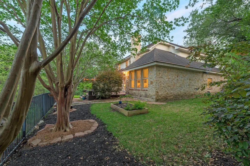 2013 Rue De St Tropez Austin TX 78746