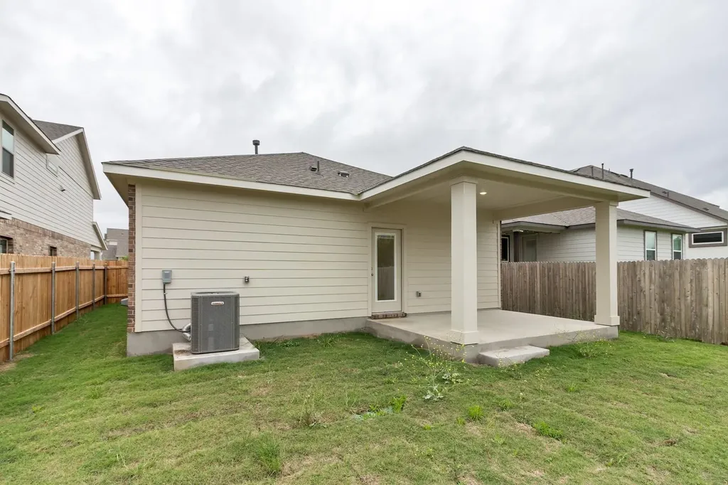 18605 Emu Lane Manor TX 78653