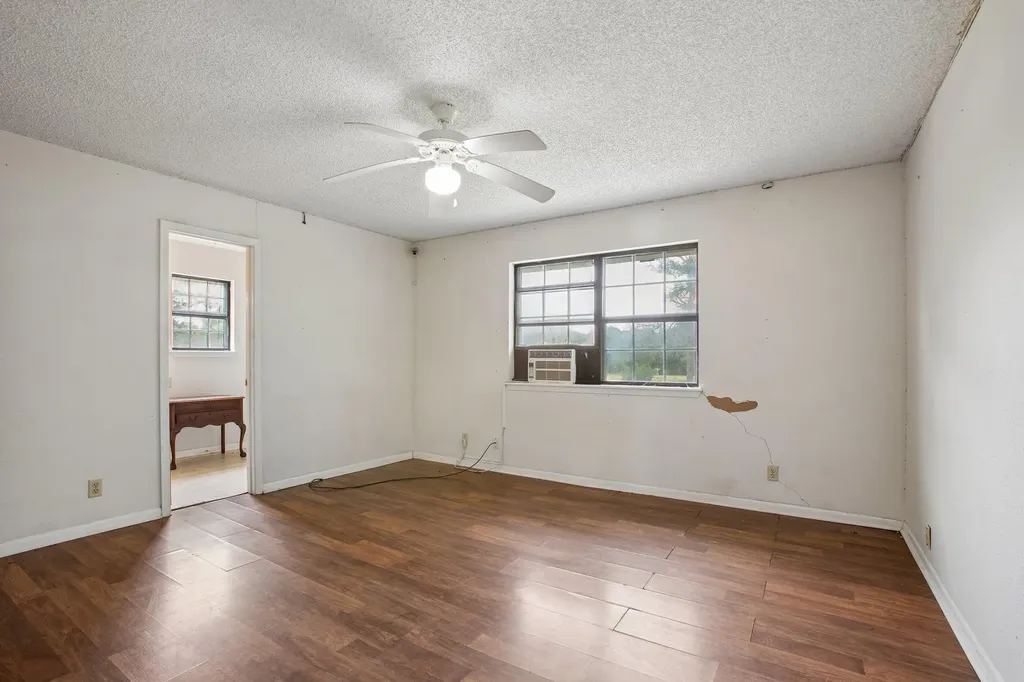 406 Monkey Road Elgin TX 78621