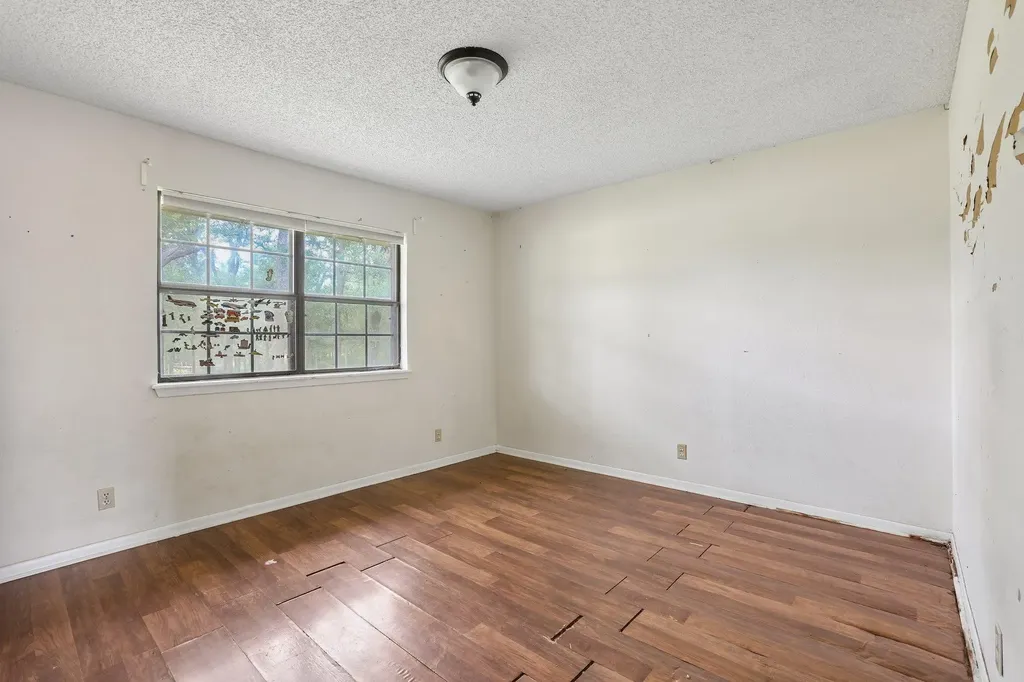 406 Monkey Road Elgin TX 78621