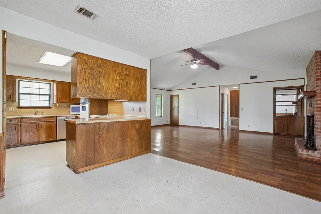 406 Monkey Road Elgin TX 78621
