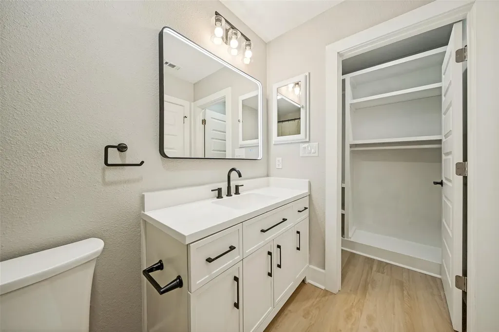 2804 Breeze Terrace Austin TX 78722