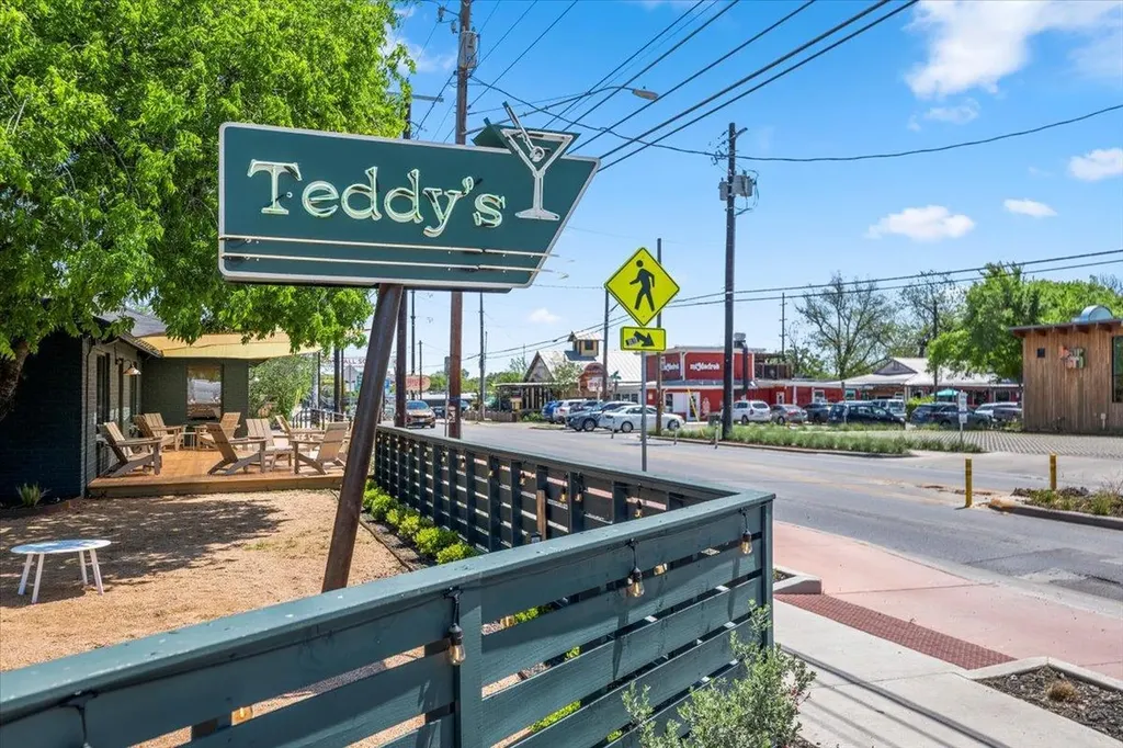 2804 Breeze Terrace Austin TX 78722