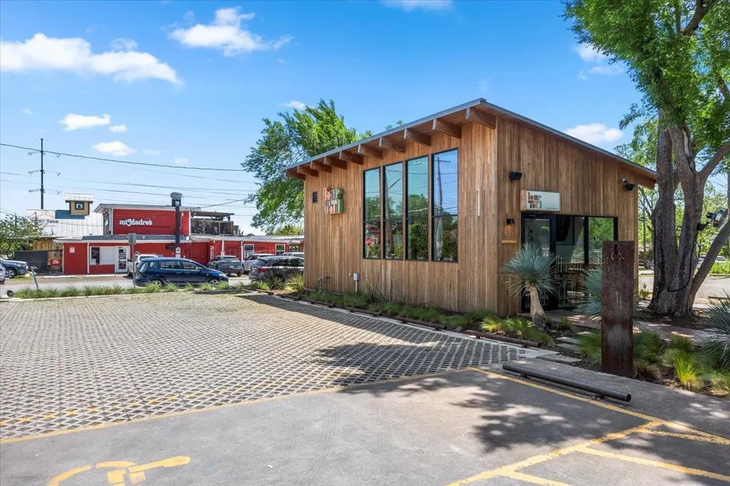 2804 Breeze Terrace Austin TX 78722