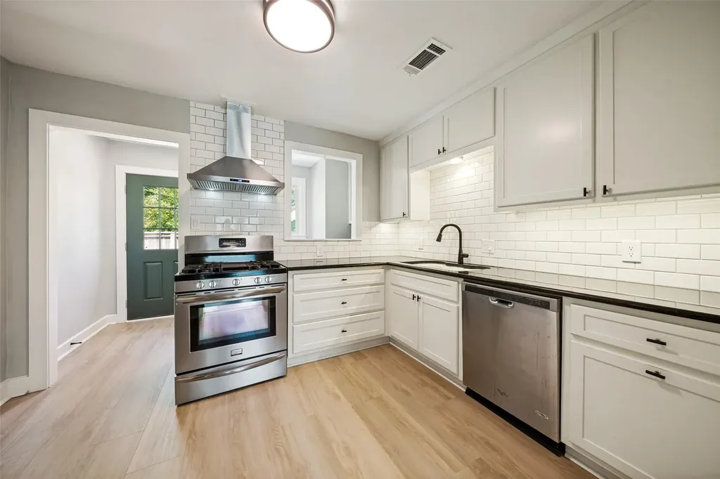 2804 Breeze Terrace Austin TX 78722