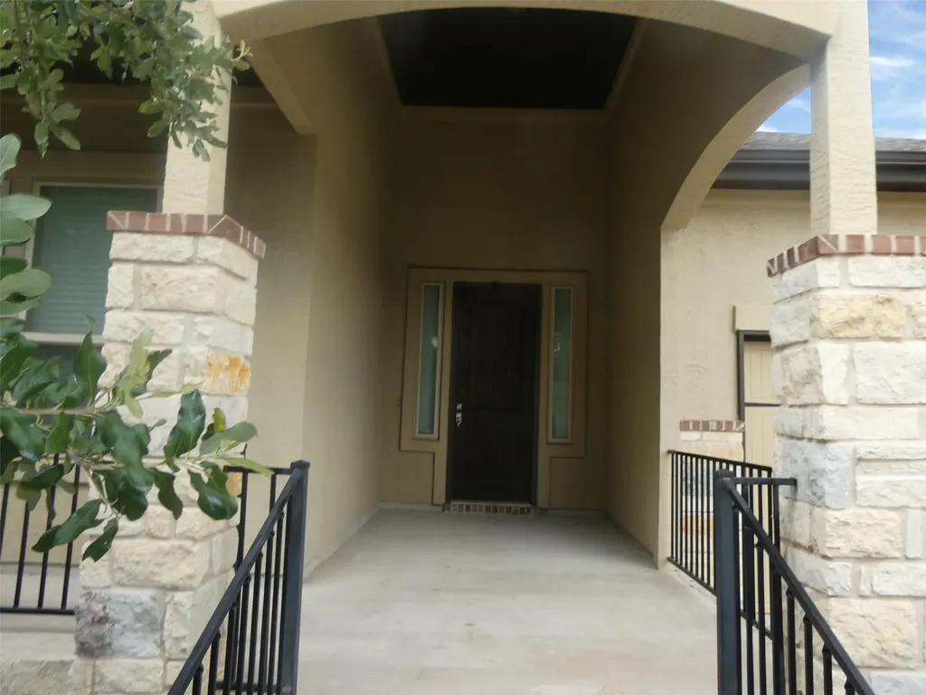 21905 Rock Wren Road Spicewood TX 78669
