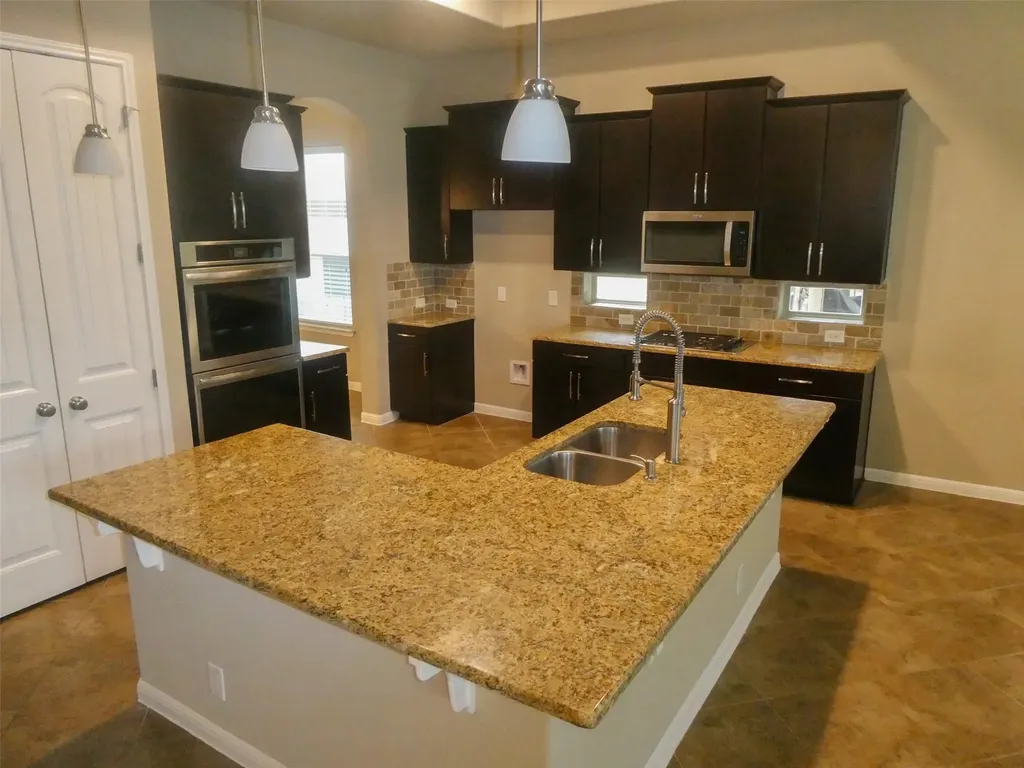 21905 Rock Wren Road Spicewood TX 78669