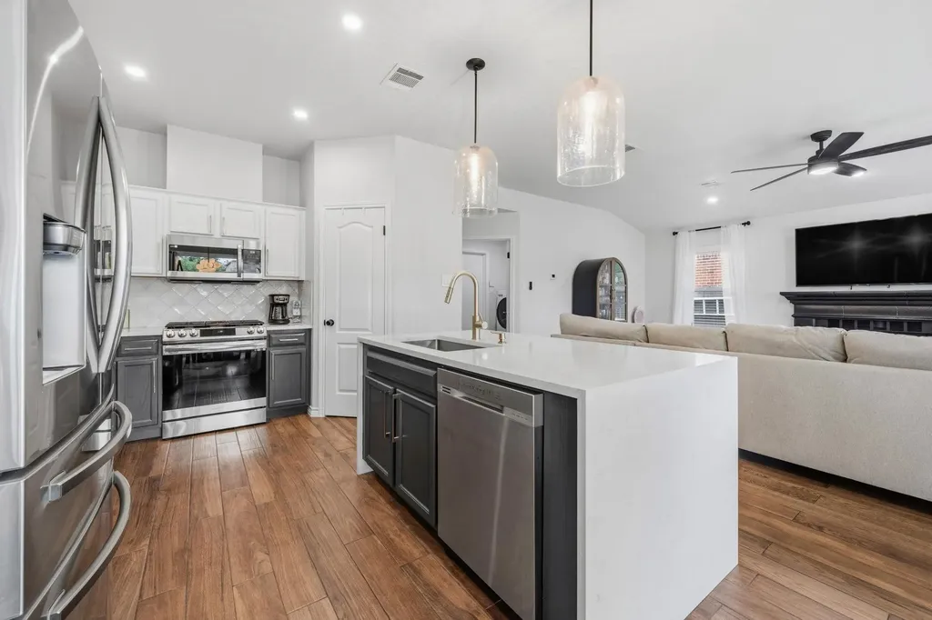 9400 Lightwood Loop Austin TX 78748