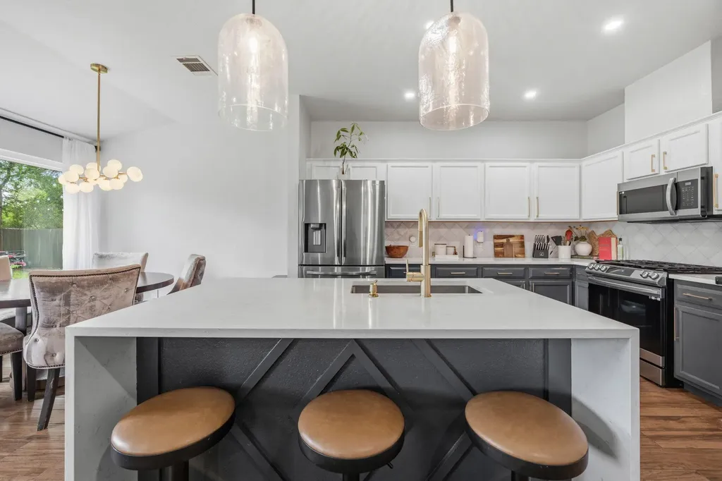 9400 Lightwood Loop Austin TX 78748