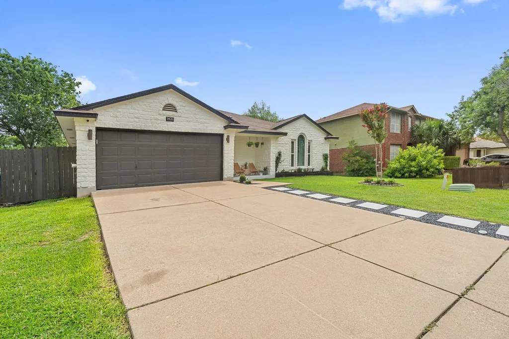 9400 Lightwood Loop Austin TX 78748